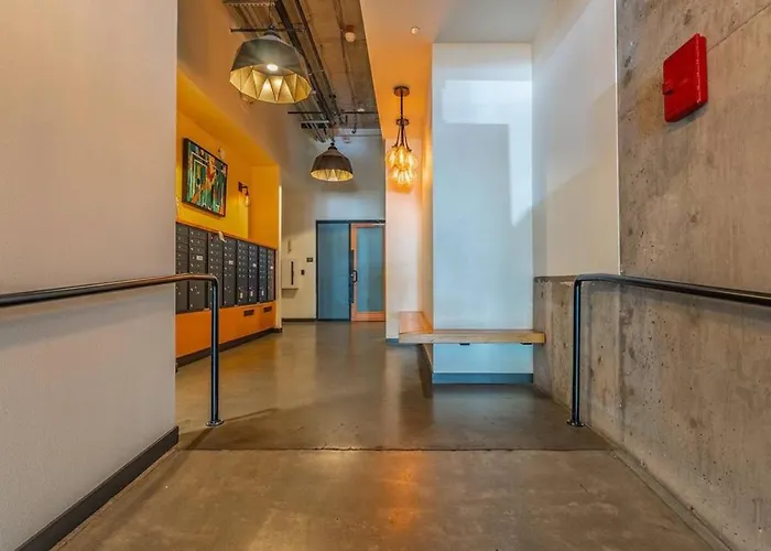 Seattle Lux 1 Bd Apartment- Rooftop, Wifi, Pet Friendly
