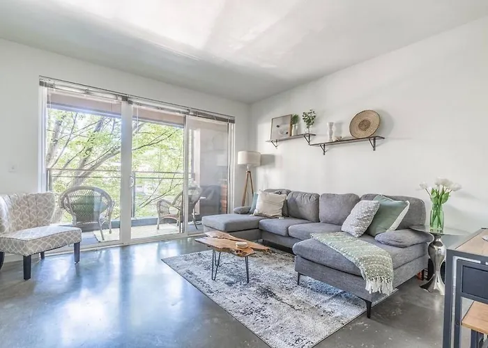 Seattle Lux 1 Bd Apartment- Rooftop, Wifi, Pet Friendly